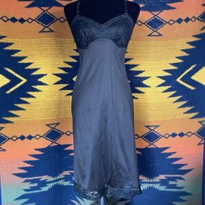 Vintage Vanity Fair Black Lace Slip Dress. Nylon. USA. Size 32. Retro. Gothic.